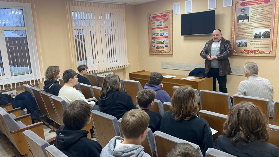 Допризывная молодежь в гостях у Бобруйской ООС ДОСААФ