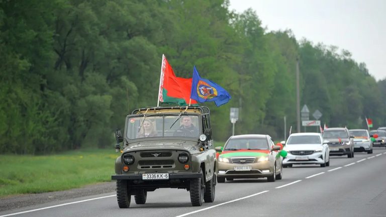 Бобруйская ООС ДОСААФ приняла участие в автопробеге «Символы моей страны», посвященному Дню государственного флага, герба и гимна